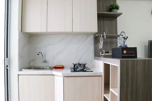 Stunning And Comfy 2Br Bassura City Apartment - Mutfak