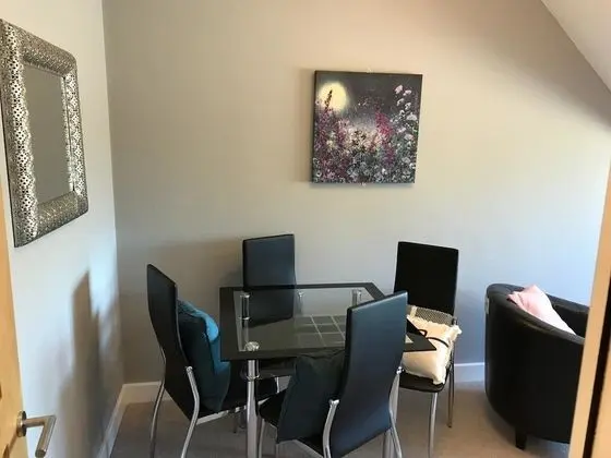 Stunning Complete 1 Bedroom Apartment Close To The City