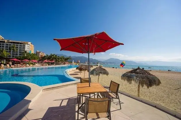 Stunning Designer Condo - Plaj