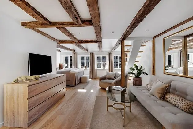 Stunning Downtown Apartment With Balcony Views Over the Rooftops All Yours - Oda
