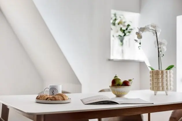 Stunning Downtown Apartment With Balcony Views Over the Rooftops All Yours - Yerinde Yemek