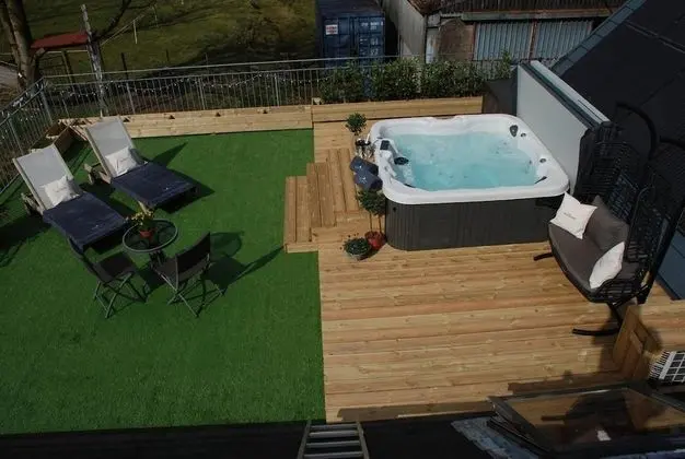 Stunning Duplex With Hot Tub, AC and EV Charger