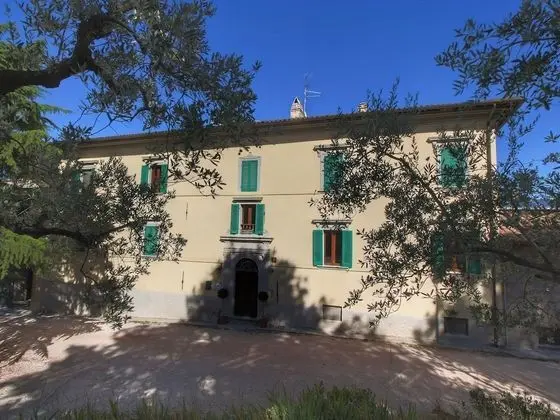 Stunning Farmhouse with Swimming Pool & Hot Tub in Umbria - Dış Mekan