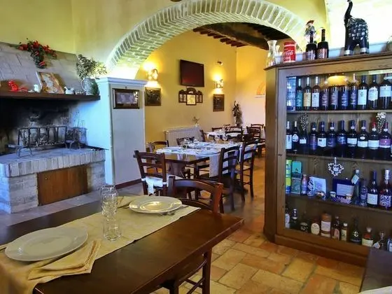 Stunning Farmhouse with Swimming Pool & Hot Tub in Umbria - Yerinde Yemek