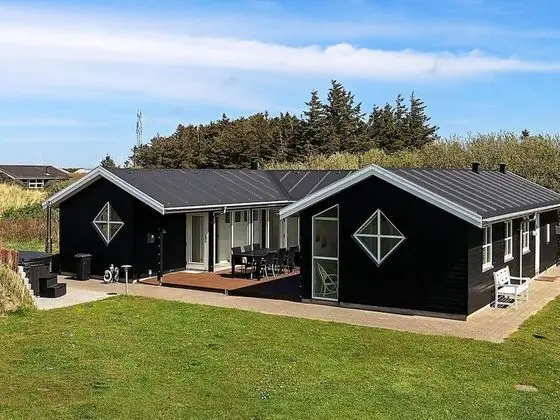 Stunning Holiday Home in Hirtshals with Hot Tub