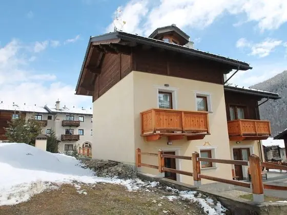 Stunning Holiday Home in Livigno Near Ski Lift - Dış Mekan