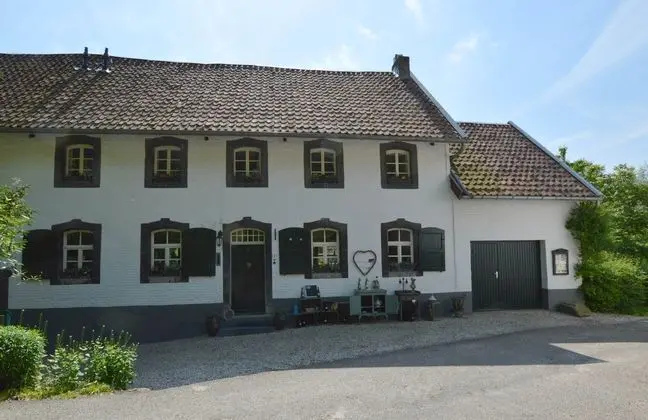 Stunning Holiday Home Near Forest in Slenaken - Öne Çıkan Resim