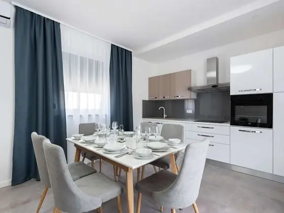 Stunning Holiday Home in Vir Near Sea Beach - Yerinde Yemek