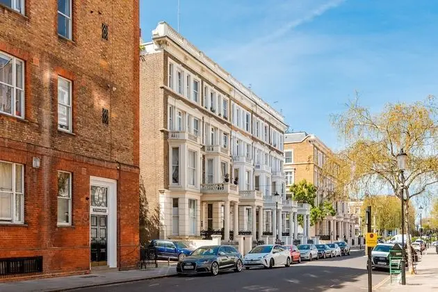 Stunning Home Near Earl's Court by Underthedoormat