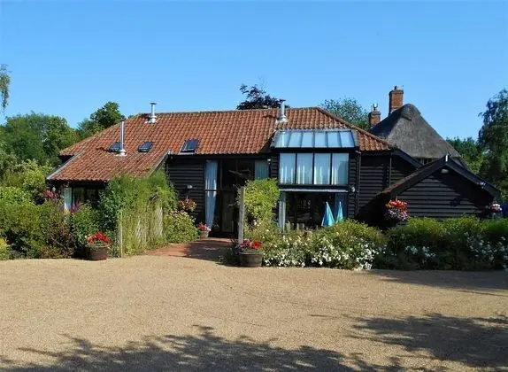 Stunning Large 4-bed Barn in Brundish Suffolk