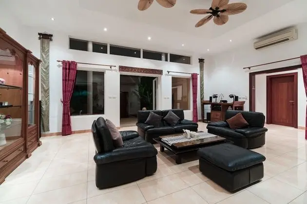 Stunning Luxury Golf and Pool Villas - Lobi