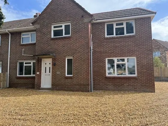 Stunning Modern 6-bedroom House all With En-suite - 1