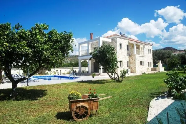 Stunning new Beach Front Villa, 1st Line to the Beach, Large Pool, Wonderful Area - Havuz