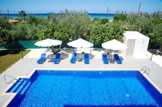 Stunning new Beach Front Villa, 1st Line to the Beach, Large Pool, Wonderful Area - Plaj