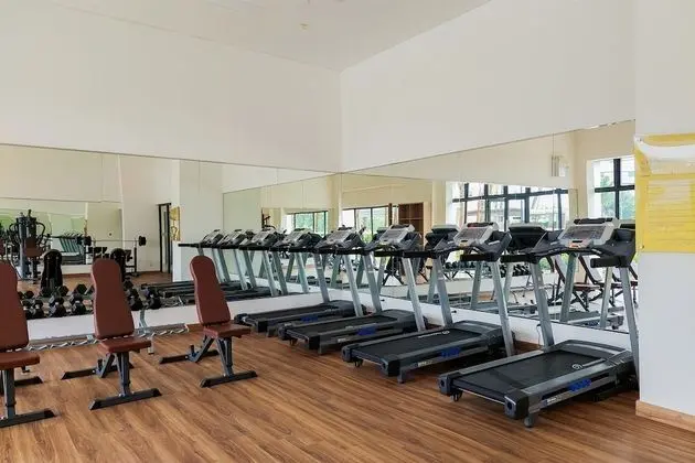 Stunning And Nice Studio At Sky House Bsd Apartment - Fitness