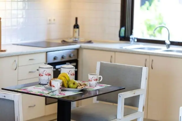 Stunning one Bedroom Apartment in Loutra - Oda Düzeni