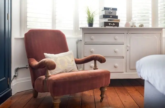 Stunning one Bedroom Flat With Large Terrace in Chiswick by Underthedoormat