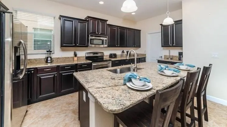Stunning Orlando Area Resort 5 Bedroom 5 Bath Pool Home - Mutfak