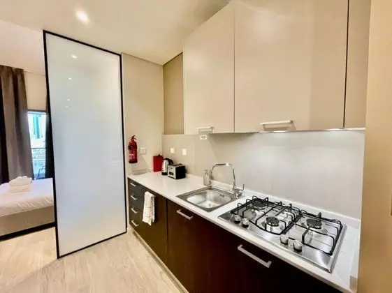 Stunning Park View Studio With Balcony - Mutfak