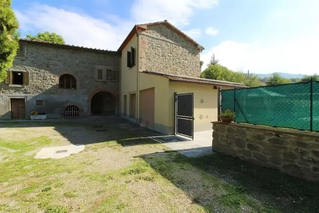 Stunning Private Villa for 4 Guests With Wifi, Private Pool, TV, Veranda, Pets Allowed and Parking