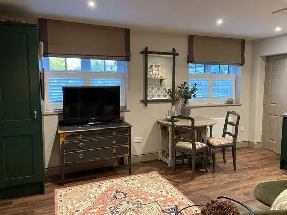 Stunning Private En-suite Studio in Cobham - Oda Düzeni