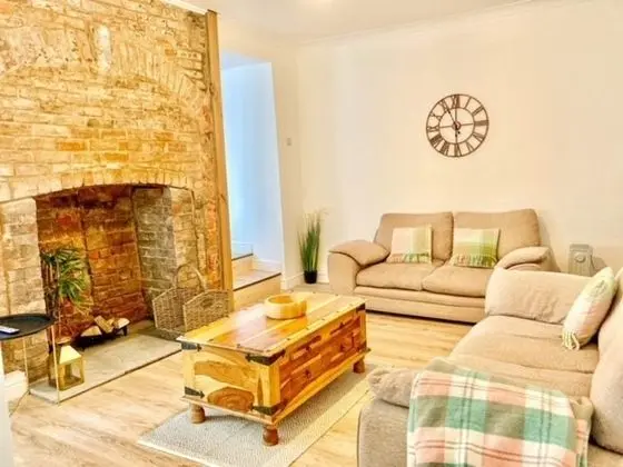Stunning Renovated & Spacious 2 BR - 100m to Beach - Öne Çıkan Resim