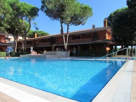 Stunning Residence With Swimming Pool - Private Beach Place Included by Beahost - Havuz
