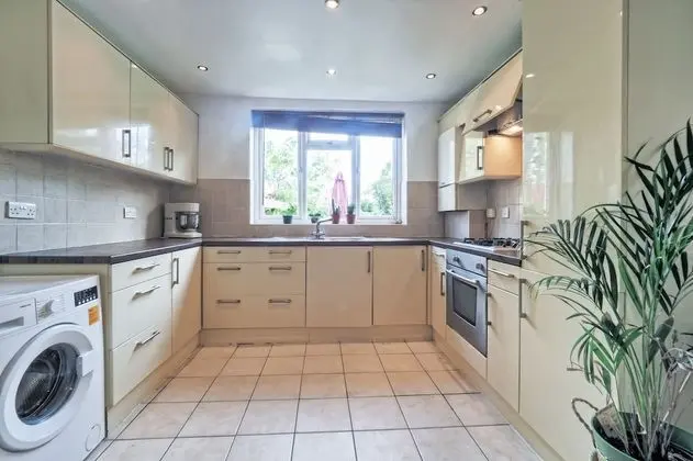 Stunning Riverside 1-bed Apartment in North London - Mutfak