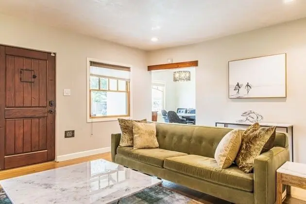 Stunning Rose Garden - San Jose Two Bedroom - Oda Düzeni