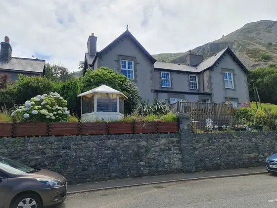 Stunning Sea View, Immaculate 4-bed Family House