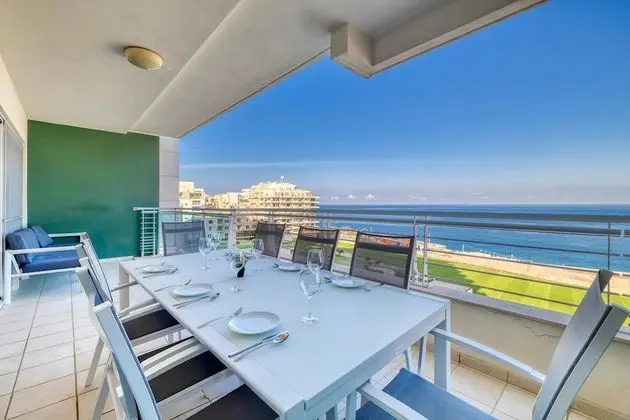 Stunning Seafront Lux Apt Fort Cambridge wt Pool