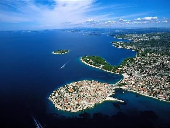 Stunning Seaside Apartment in Kaštel Štafilic