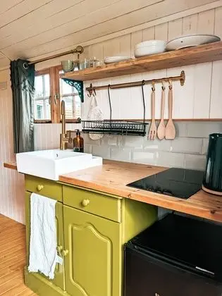 Stunning Shepherd's Hut Retreat, North Devon - Mutfak