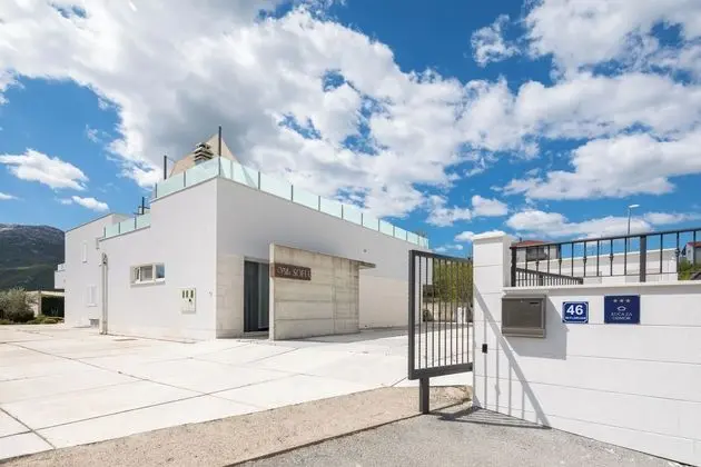 Stunning Villa Sofia With Heated Pool IN Split Hinterland - Dış Mekan