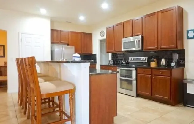 Stunning and Spacious, Lake View Home With Private South Facing Pool and spa Giving Year-round Sunshine From Sunrise to Sunset - 535 - Oda