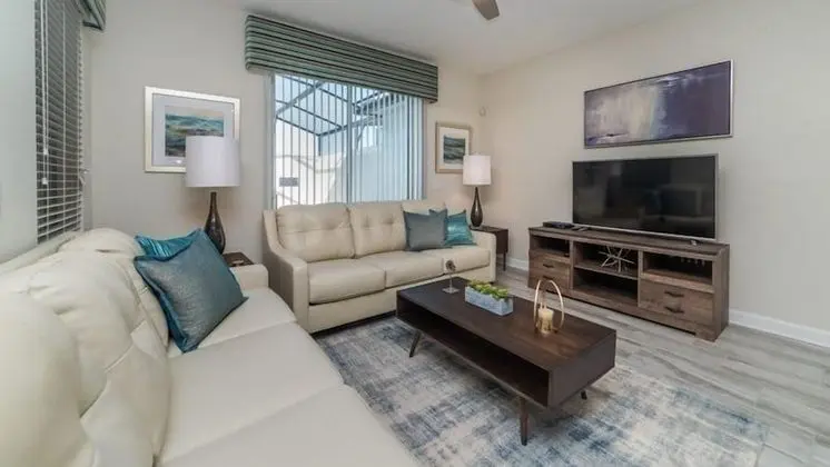 Stunning Storey Lake 4 Bed 3 Bath Townhome With Splash Pool