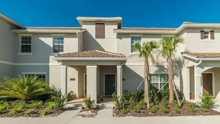 Stunning Storey Lake 4 Bed 3 Bath Townhome With Splash Pool