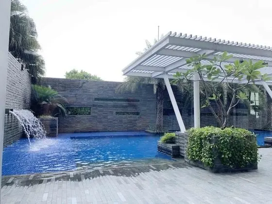 Stunning And Strategic 1Br Loft At Neo Soho Apartment - Havuz