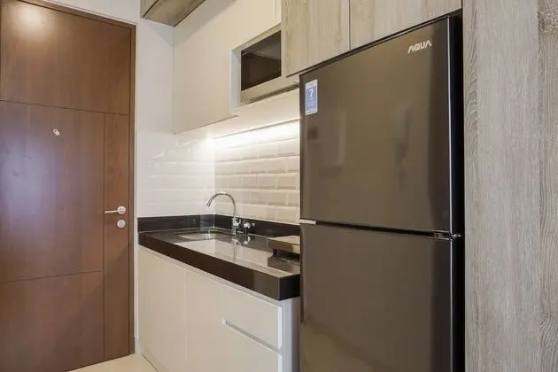 Stunning Studio at Ciputra World 2 Apartment - Mutfak