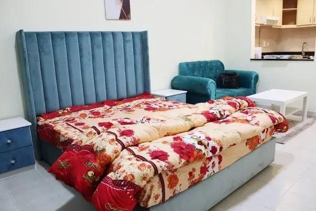 Stunning Studio With Close Kitchen And Pool