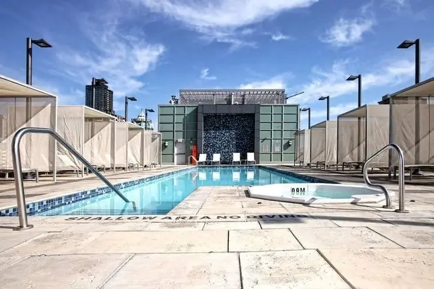 Stunning Suites Luxurious Downtown Condo - Havuz