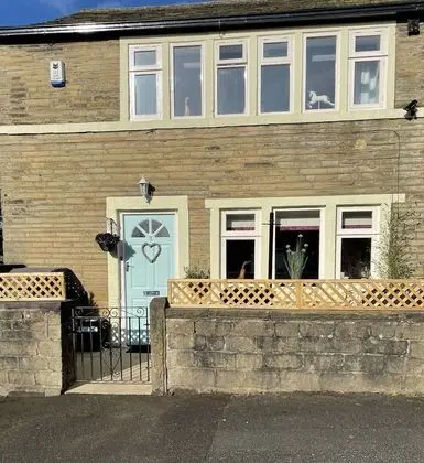 Stunning Two Bedroom Cottage in Honley