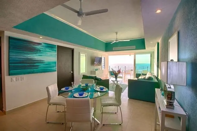 Stunning Upgraded Condo All Oceanfront - Oda Düzeni