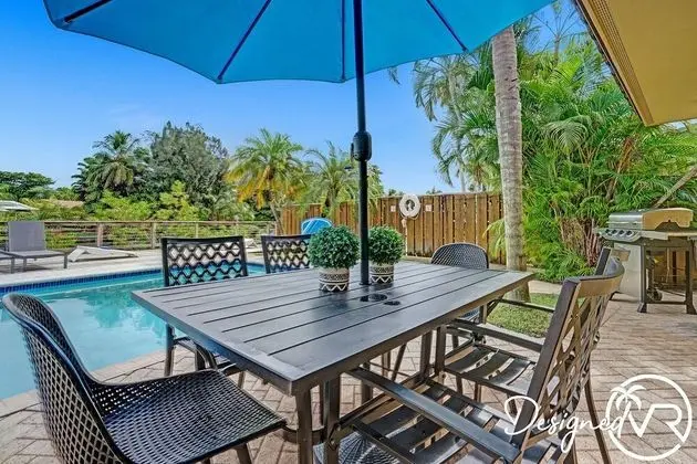 Stunning Waterfront 3BR with Heated POOL - Yerinde Yemek