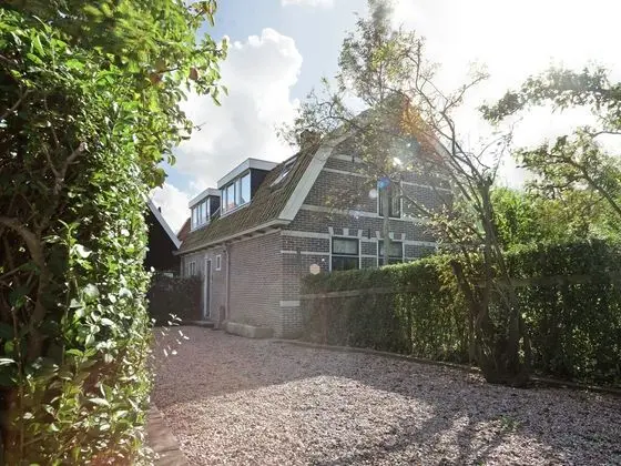 Stunnung Holiday Home in Krabbendam With Garden - Dış Mekan