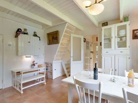 Stunnung Holiday Home in Krabbendam With Garden - Yerinde Yemek