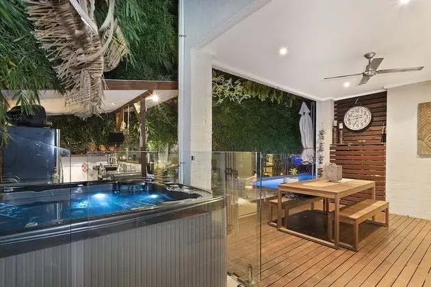 Resort Style Home near Airport & CBD - Havuz