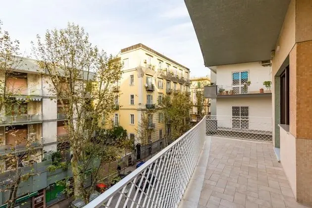 Style House in Naples by Wonderful Italy
