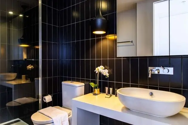 Stylish 1 Bedroom Apartment in Bustling Richmond - Banyo Tipleri