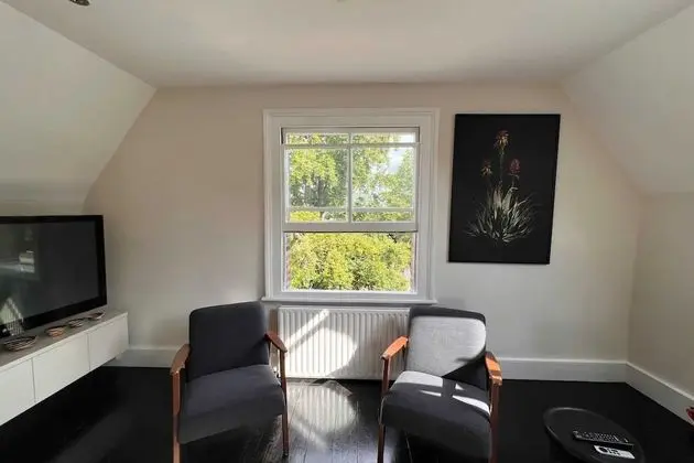 Stylish 1 Bedroom Top Floor Apartment in Highgate